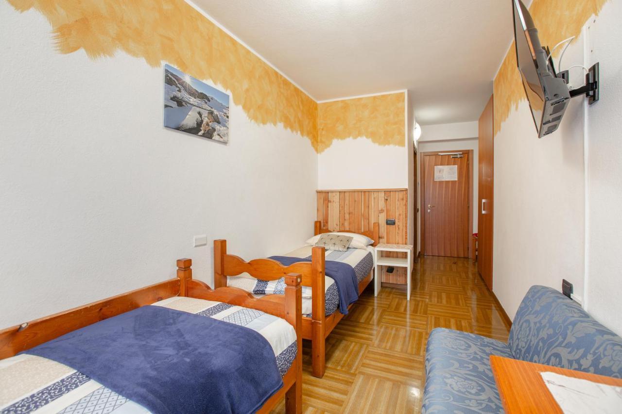 Hotel Biancospino Lanzada ภายนอก รูปภาพ