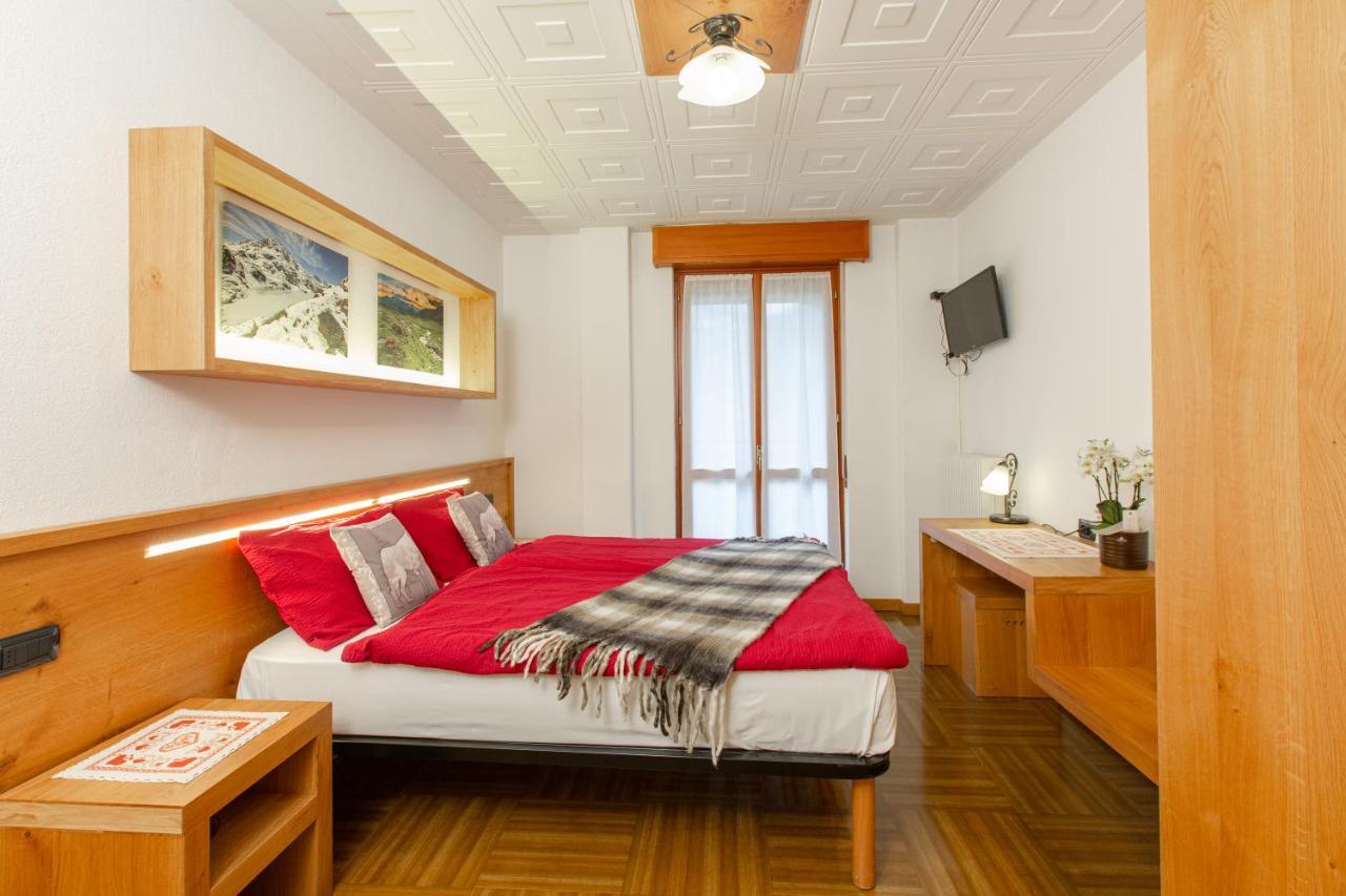 Hotel Biancospino Lanzada ภายนอก รูปภาพ