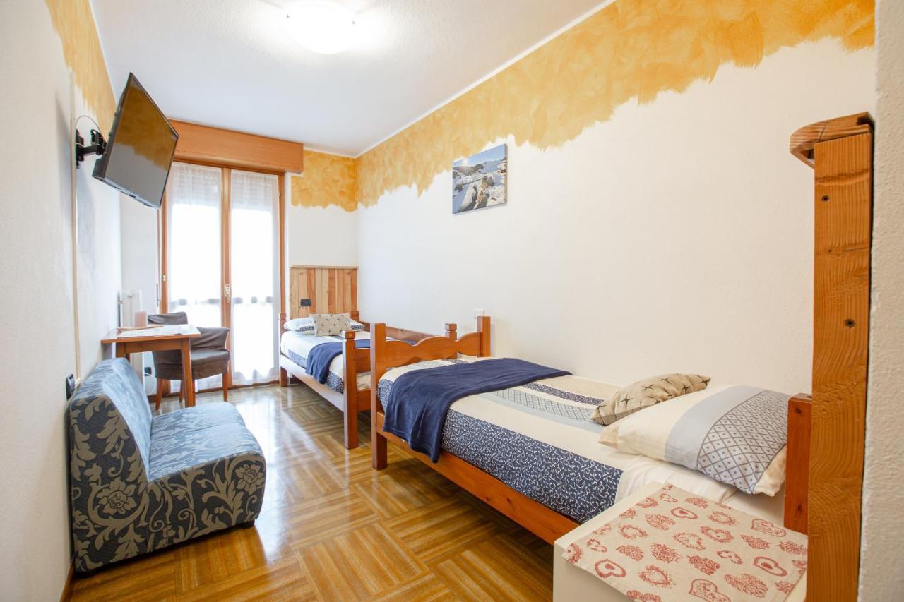 Hotel Biancospino Lanzada ภายนอก รูปภาพ