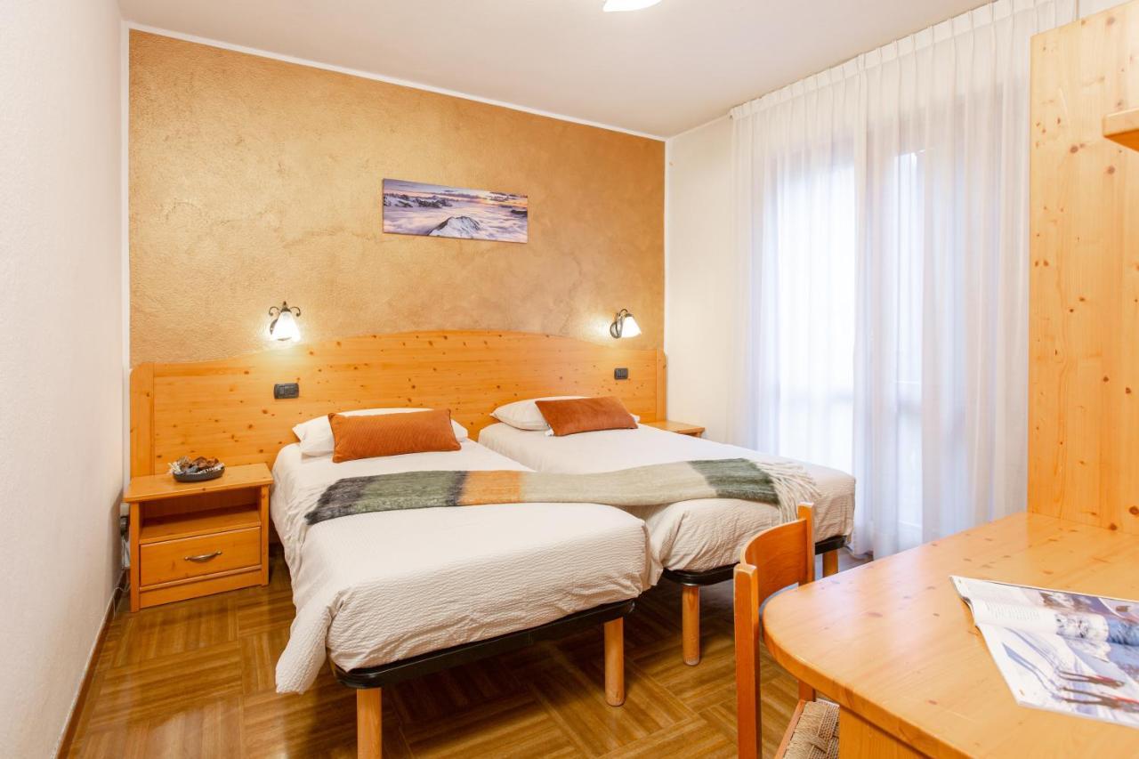 Hotel Biancospino Lanzada ภายนอก รูปภาพ