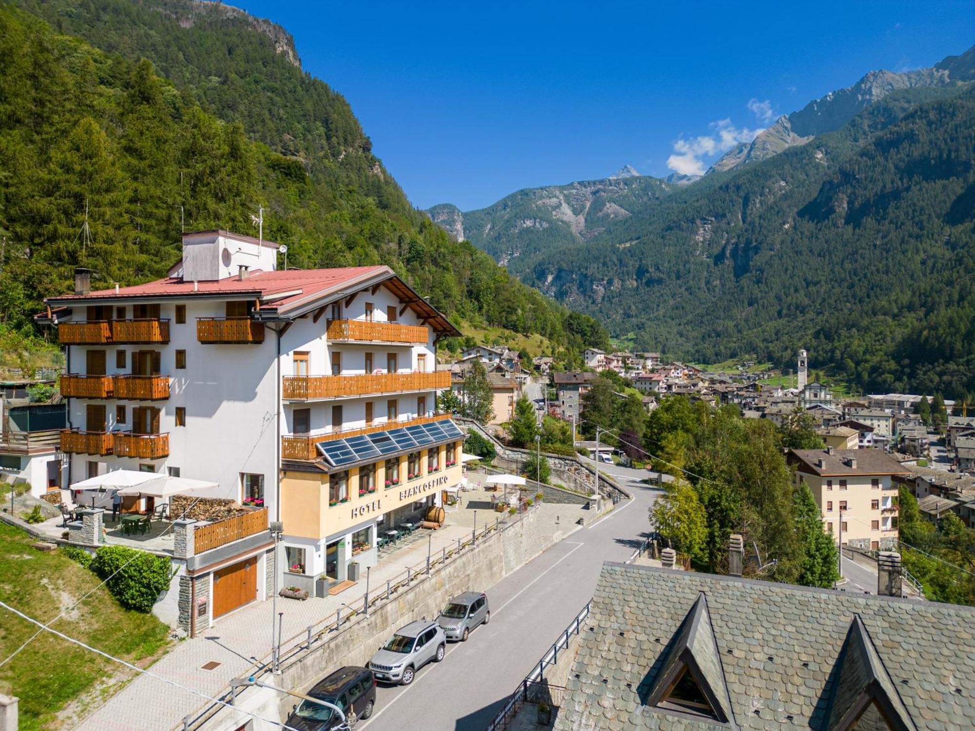 Hotel Biancospino Lanzada ภายนอก รูปภาพ